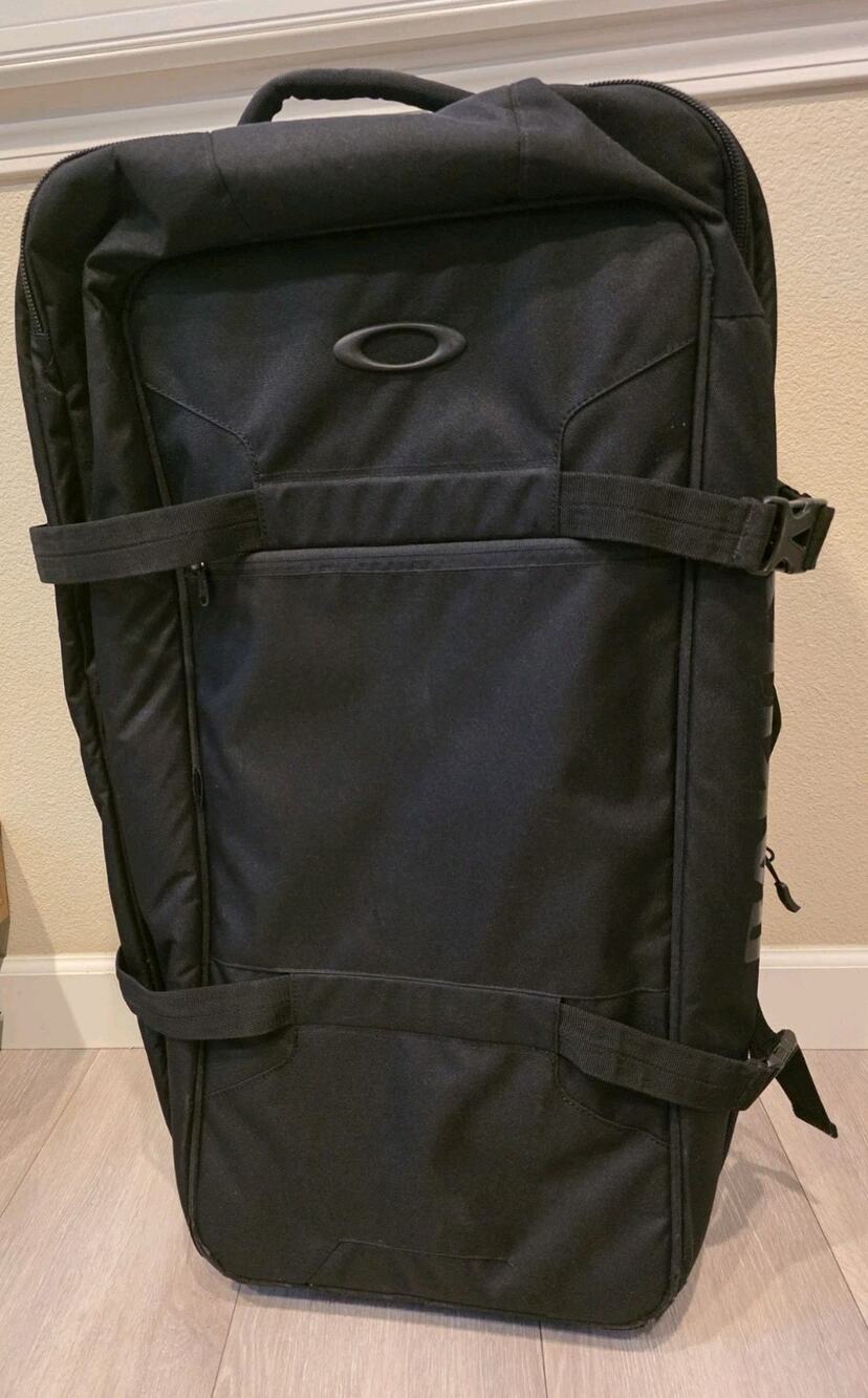 Oakley Large Roller Travel Suitcase Rolling Luggage 92L 32" x 17" x 14" Black